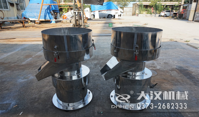 不銹鋼涂料振動篩是一種比較受用戶歡迎的產(chǎn)品之一，主要優(yōu)勢耐酸堿，不生銹，使用壽命長。